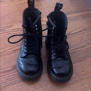 Dr. Martens Kids Black Patent Faux-Snakeskin Lace-Up Boots